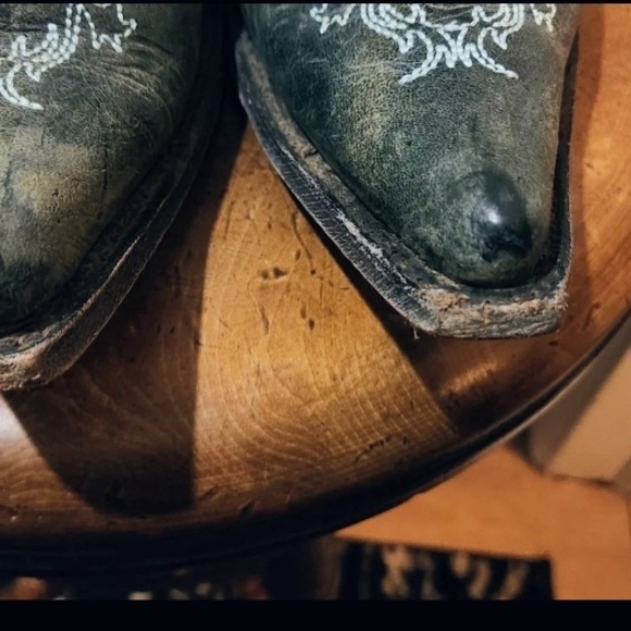 RockinLeather Embroidered Glitter Inlay Cowboy Boots with Cross and Wings - Picture 13 of 16